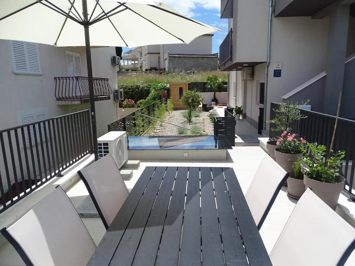 Ferienhaus Villa Modernes Kleines Haus Mit Terrasse Split